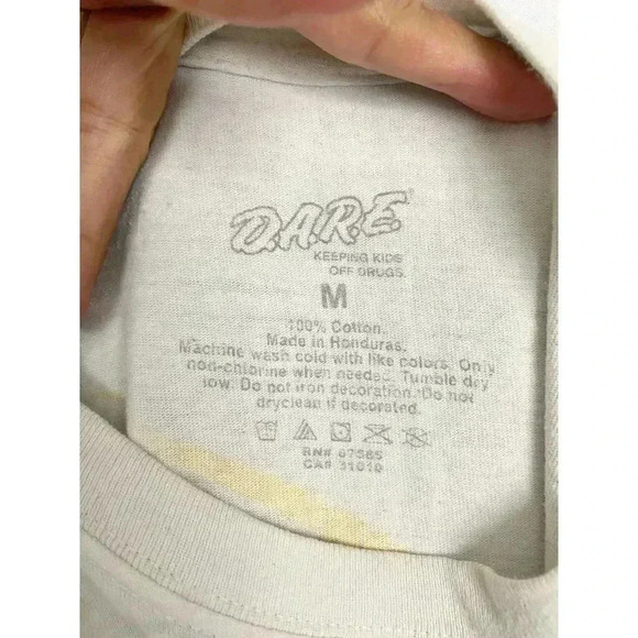 DARE Keeping Kids Off Drugs White T-Shirt MEDIUM Retro Lion Short Sleeve FLAWS